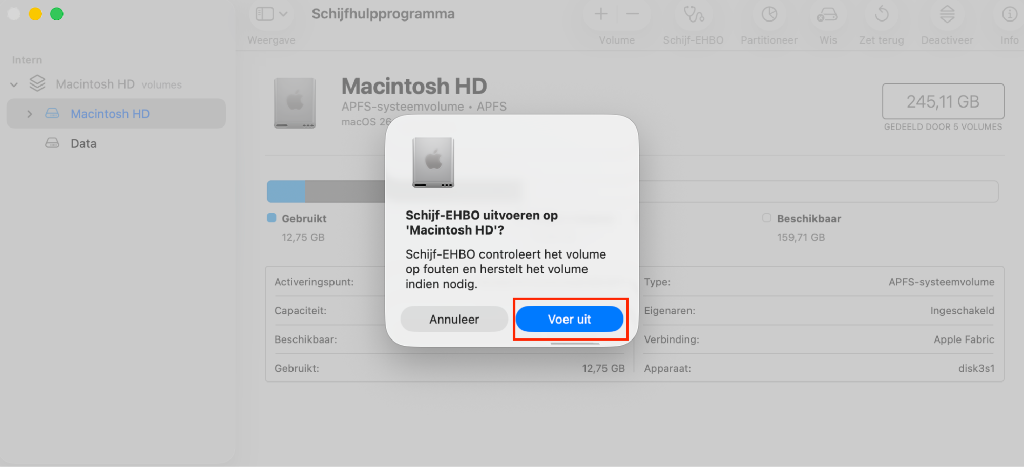 De ''Eerste hulp-melding'' in Schijfhulpprogramma op de Mac. Klik op ''Voer uit'' om de opstartschijf van je Mac te controleren op fouten die kunnen voorkomen dat je de prullenmand kunt legen.