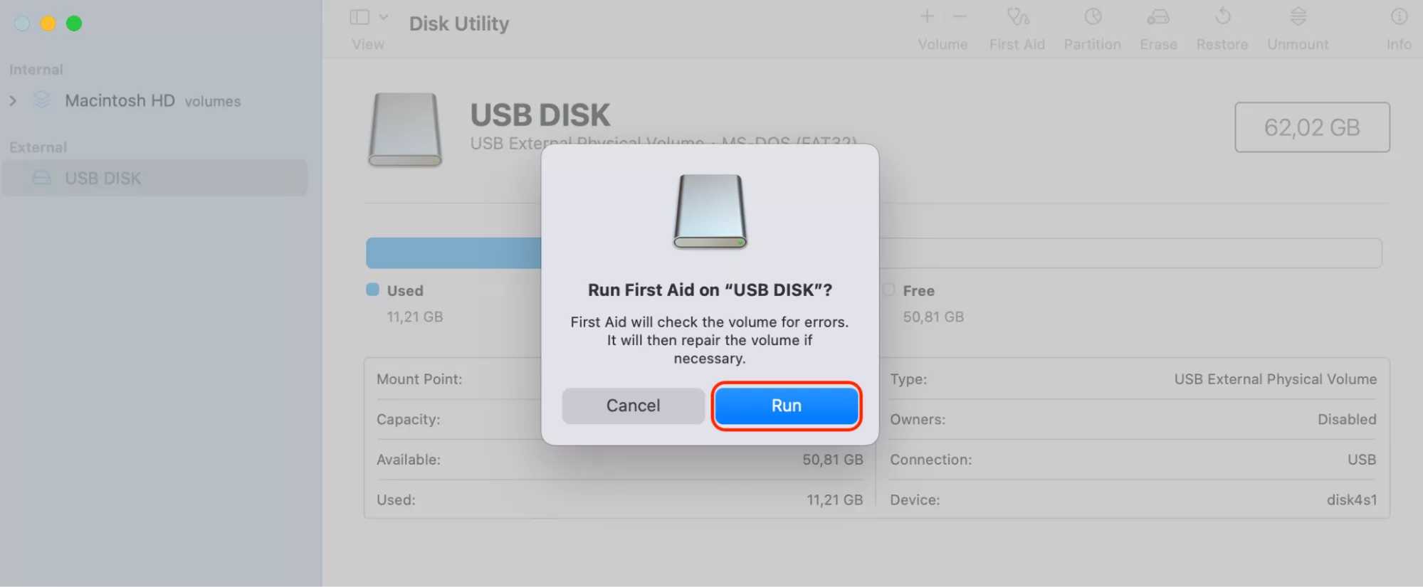 To finish the process, you'll need to confirm running the First Aid in the USB DISK window. For this, click on the Run button in the pop-up