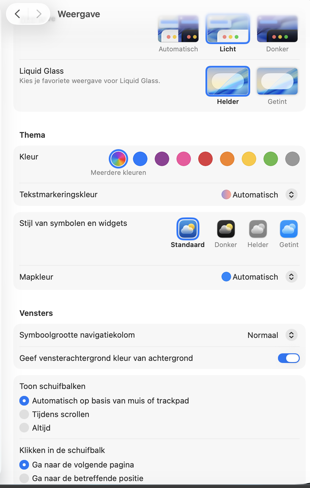 Om het bureaublad van je nieuwe Mac aan te passen, open je Systeeminstellingen en klik je op Weergave. Dit opent het paneel waarin je het uiterlijk, de kleuren en de lichtweergave van je Mac visueel kunt aanpassen.