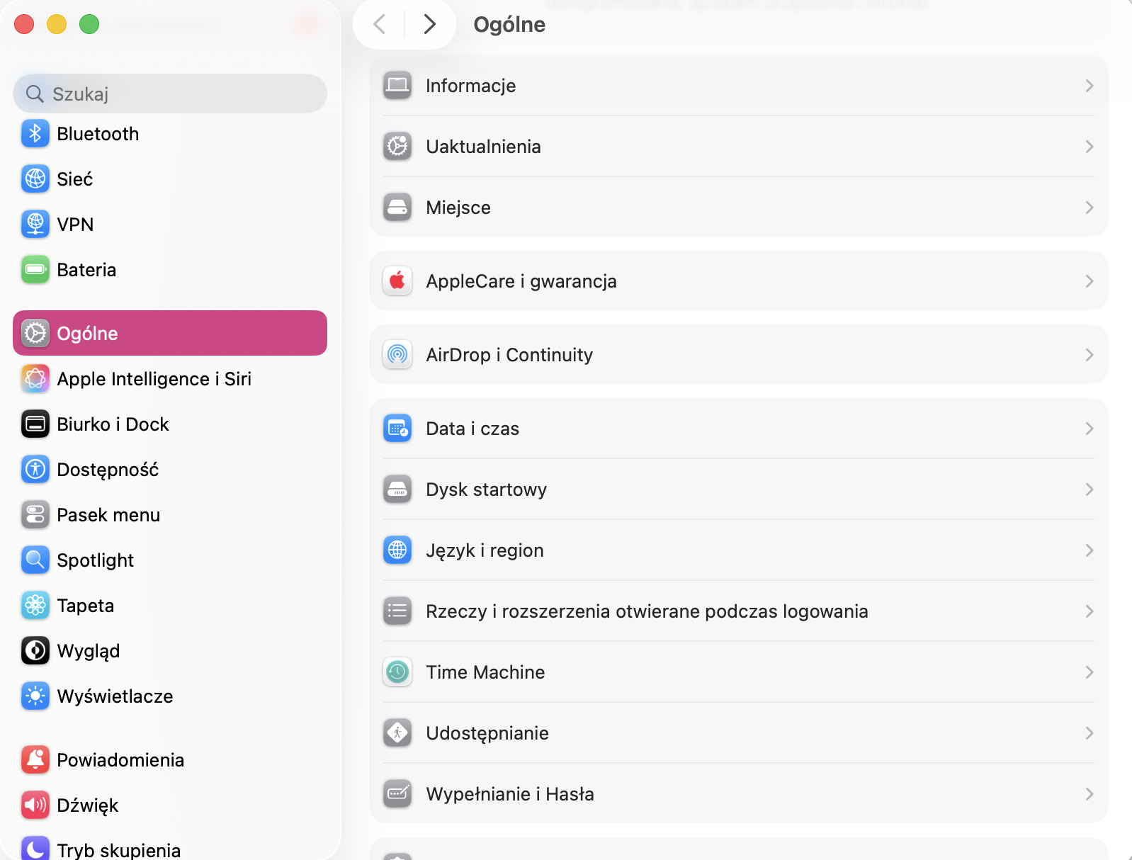 Aby przygotować się do aktualizacji za pomocą Time Machine lub pełnej kopii zapasowej, musisz najpierw podłączyć dysk zewnętrzny. Następnie otwórz Ustawienia systemowe, przejdź do Ogólne, a następnie wybierz Time Machine.