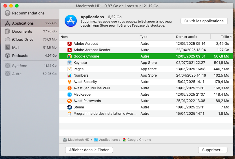 Pour gérer les fichiers sur votre Mac manuellement, ouvrez le menu Apple. Rendez-vous dans Applications, sélectionnez tout les éléments que vous souhaitez supprimer.