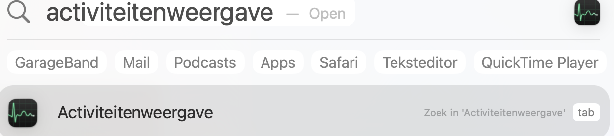 Zodra Spotlight op je Mac is geopend, zoek je naar Activiteitenweergave. Selecteer de app wanneer deze in de zoekresultaten verschijnt; deze staat meestal bovenaan je scherm.