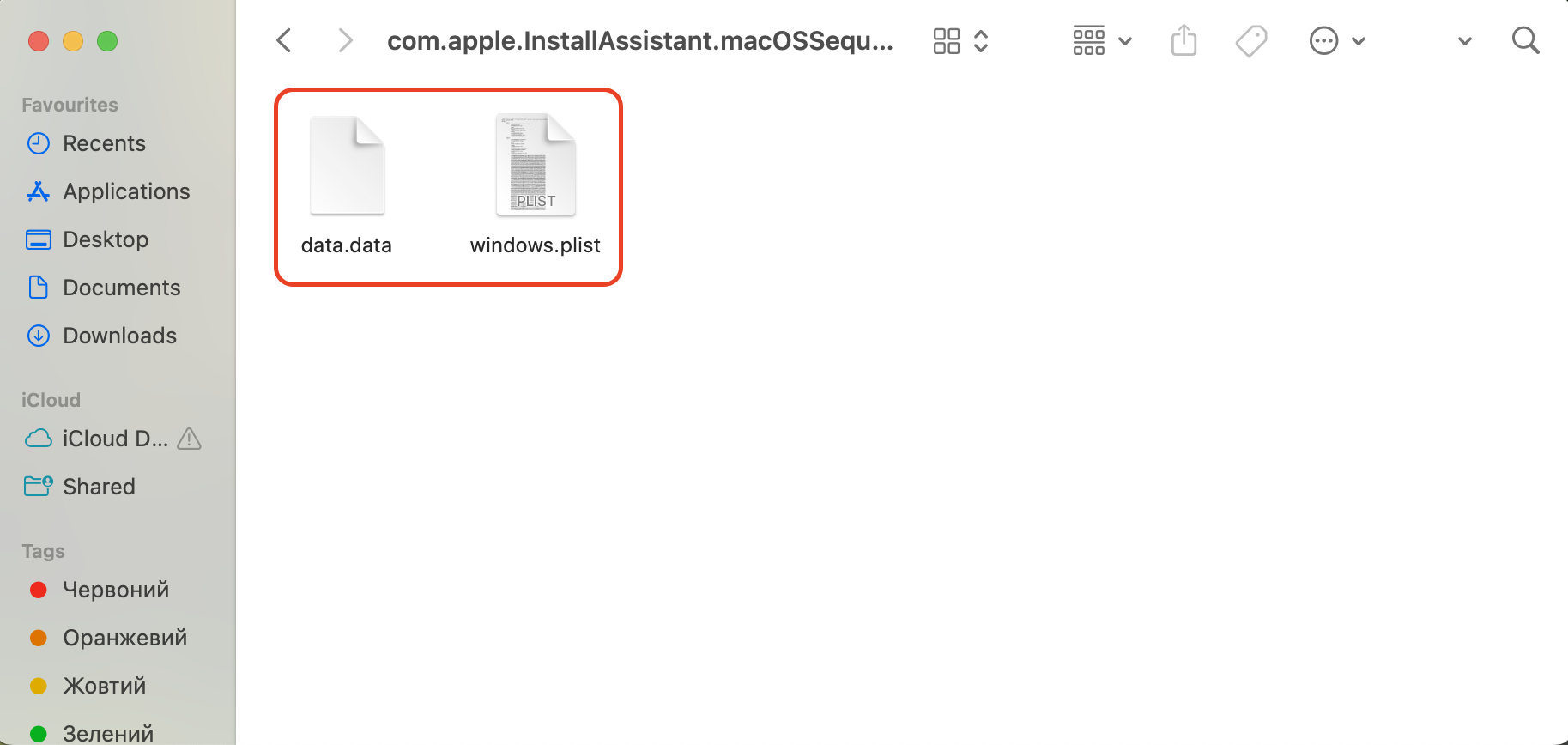 Select all files inside the com.apple.Safari.savedState folder and delete them to remove Safari's saved session data, helping fix launch or loading issues.