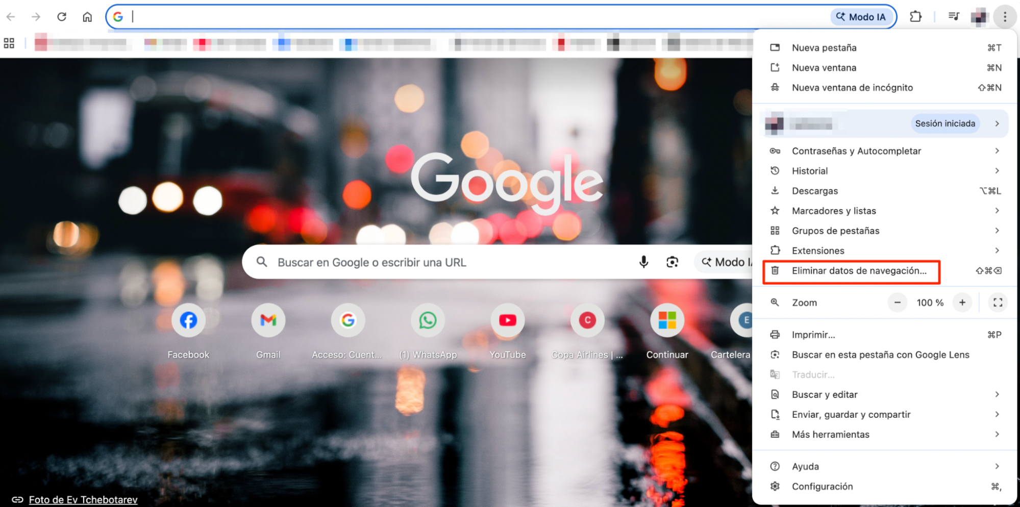 Chrome, con el menú abierto y Borrar datos de navegación resaltado. Cómo borrar y restablecer Chrome, como parte de una guía sobre cómo eliminar las ventanas emergentes falsas de McAfee en Mac.