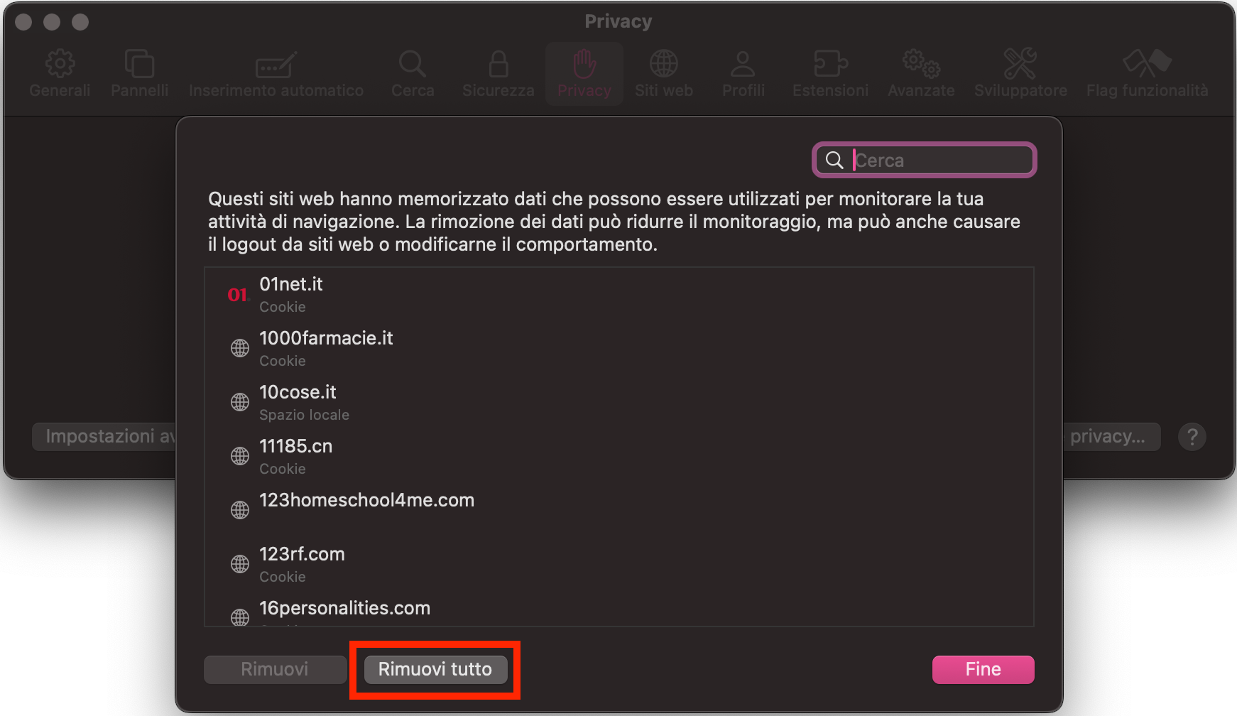 La finestra Gestisci dati siti web di Safari. Rimuovi tutto è evidenziato. Come reimpostare Safari, come parte di una guida su come bloccare i falsi pop-up McAfee su Mac.