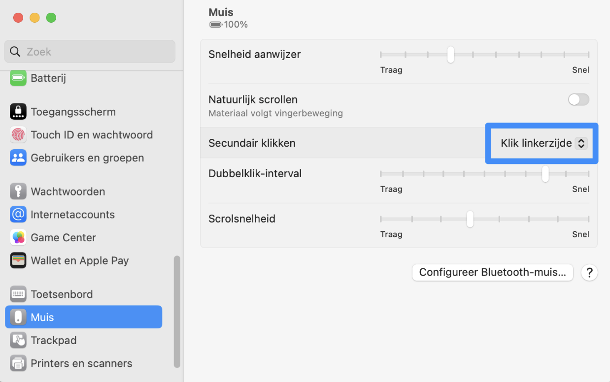 Controleer en stel de muisvoorkeuren opnieuw in om problemen met je draadloze muis op te lossen. Ga hiervoor naar  Systeeminstellingen > Muis en gebruik de optie Scrollen, die je ook in het voorkeurenpaneel van de muis vindt. Hiermee wordt de scrollrichting in documenten en browservensters omgekeerd.