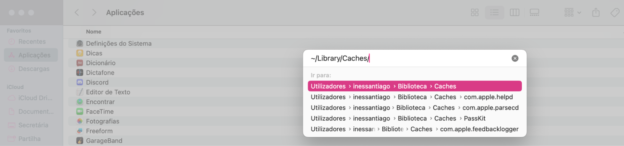 Escreva ~/Library/Caches/ no Finder para mostrar as caches no seu Mac. Depois, pode apagar as que considerar já não serem necessárias no seu dispositivo.