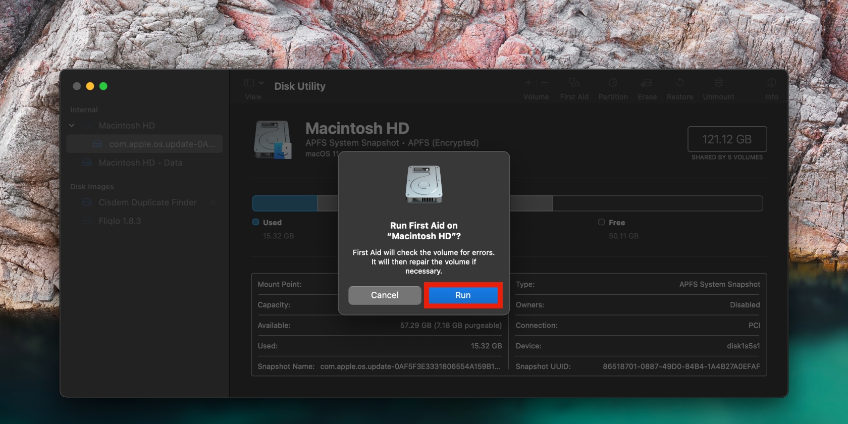 Disk Utility is opened on a Mac. Click on First Aid and press the Run button to close a hung CoreServicesUIAgent process.