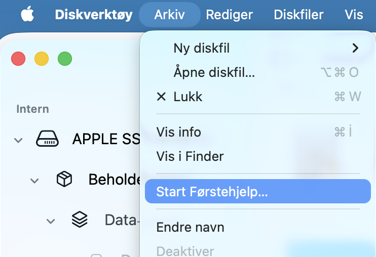 Med Diskverktøy kan du kjøre Førstehjelp. Dette vil forsøke å finne og løse problemer med den eksterne disken. Klikk på knappen Førstehjelp for å komme i gang, eller åpne den fra fanen Fil i menylinjen.