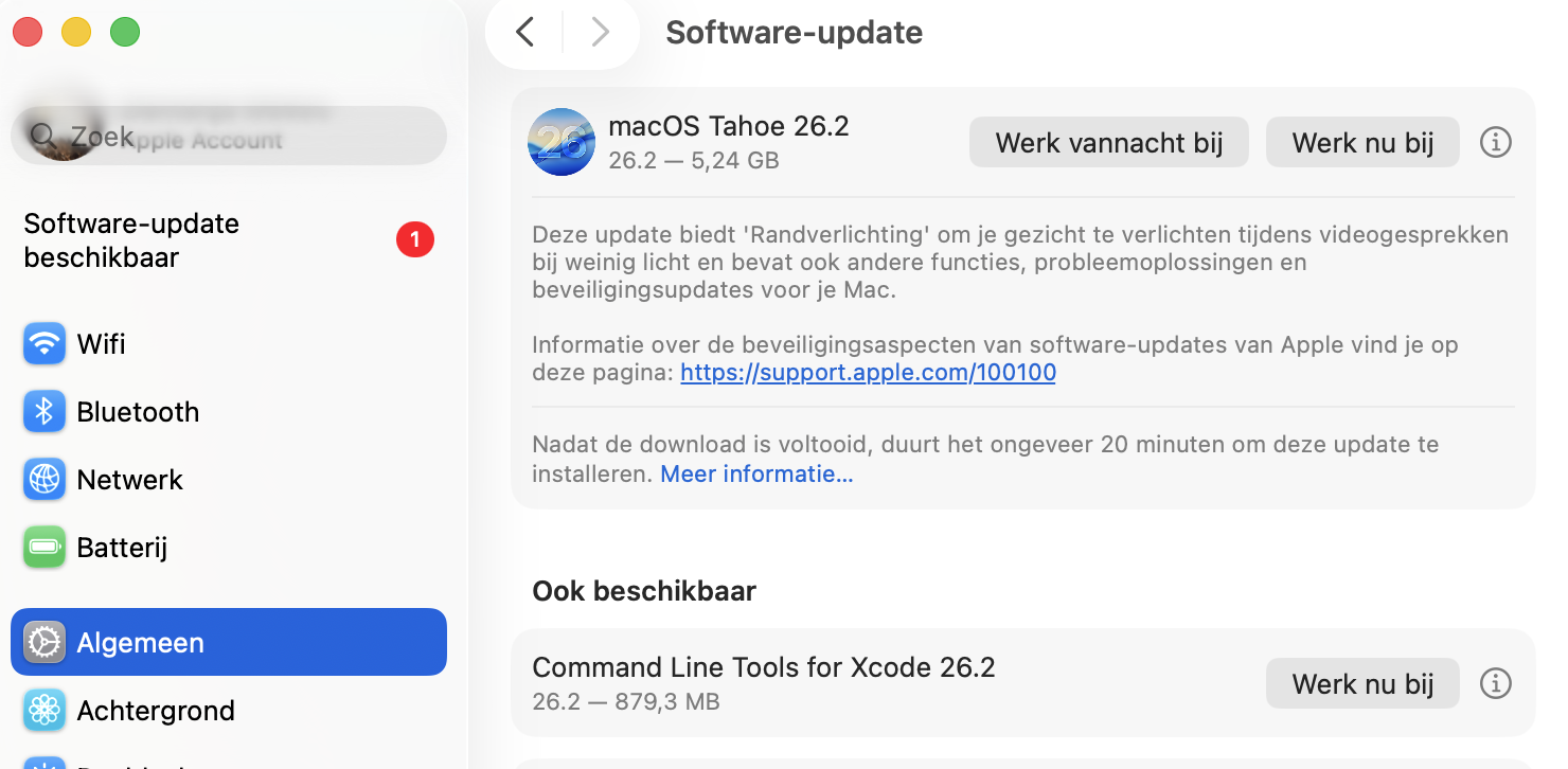 Als er een update beschikbaar is, zie je een optie om je Mac bij te werken. Je moet eerst akkoord gaan met de licentieovereenkomst van Apple. Daarna wordt de update gestart.