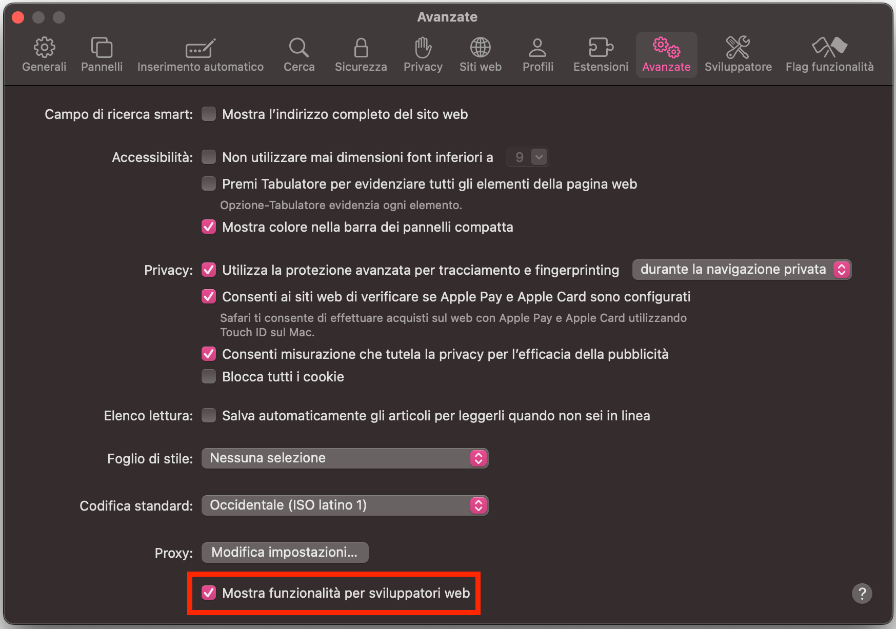 La scheda Avanzate nel menu Preferenze di Safari su Mac mostra l’opzione Mostra Funzionalità per Sviluppatori Web nella barra dei menu. Selezionala per abilitarla e visualizzare così l’opzione Svuota cache.