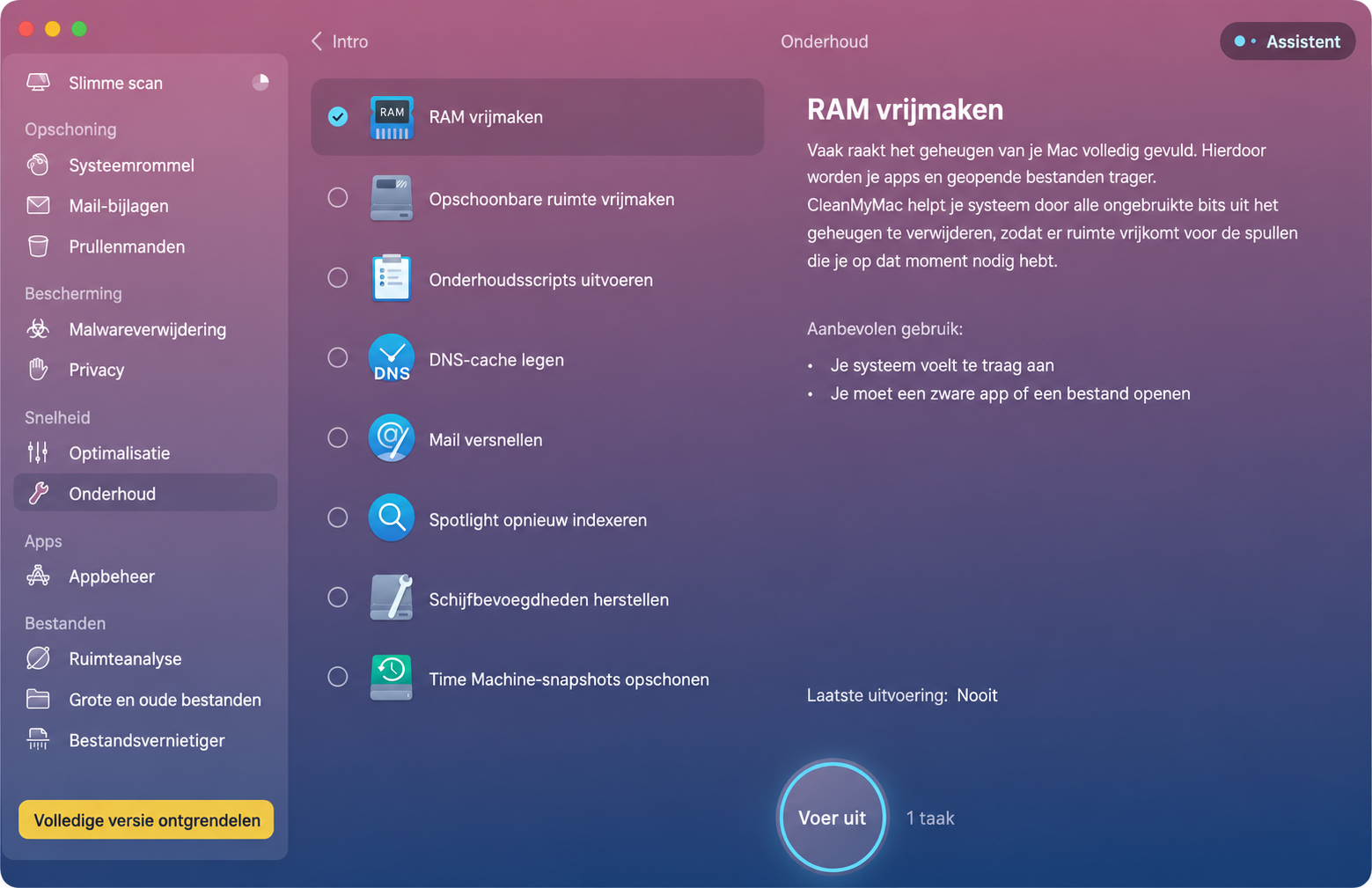 Daarentegen zie je hier de CleanMyMac X-app met de vergelijkbare onderhoudstool Free Up RAM. Zo kun je de concurrerende opschoonprogramma’s vergelijken en bepalen welke interface en welk aanbod aan tools het beste bij je passen.
