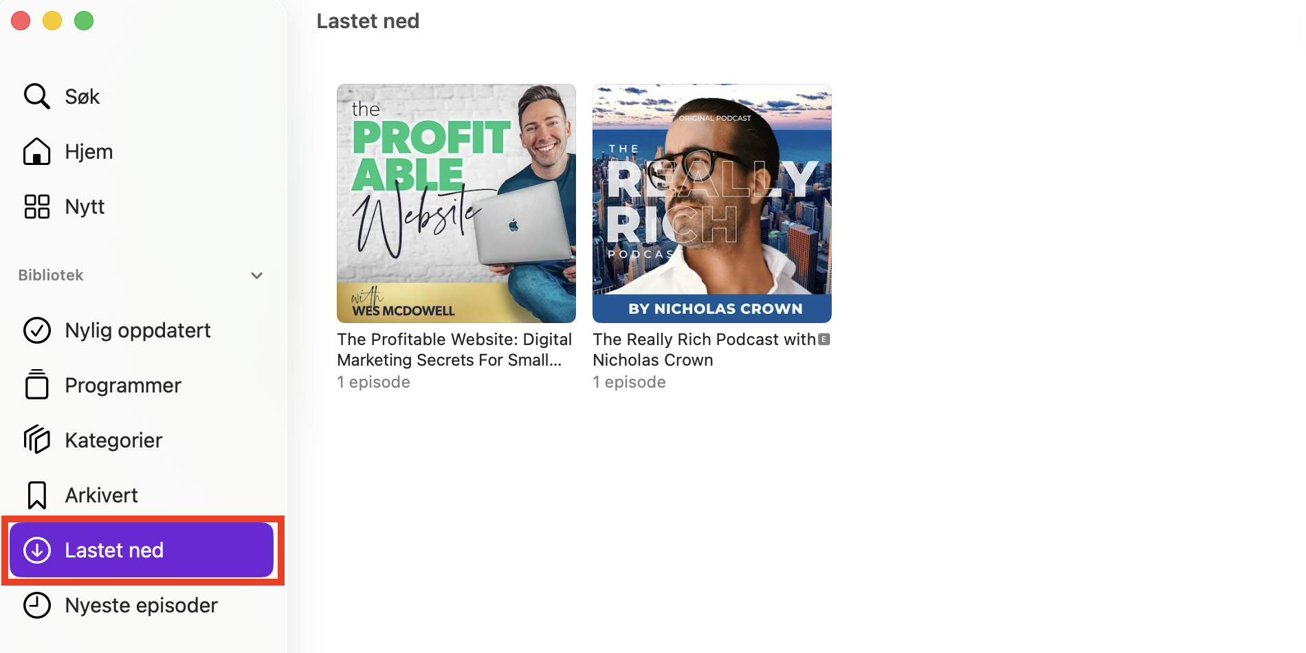 Åpne appen Podkaster og velg fanen Lastet ned i menyen til venstre.