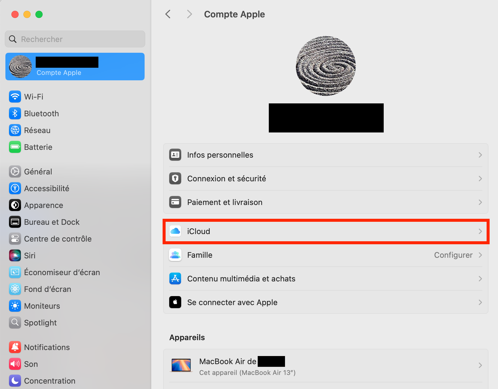 Si iCloud Drive prend trop de place sur votre Mac, activez l’optimisation du stockage en allant dans le menu Apple et en choisissant Réglages Système.