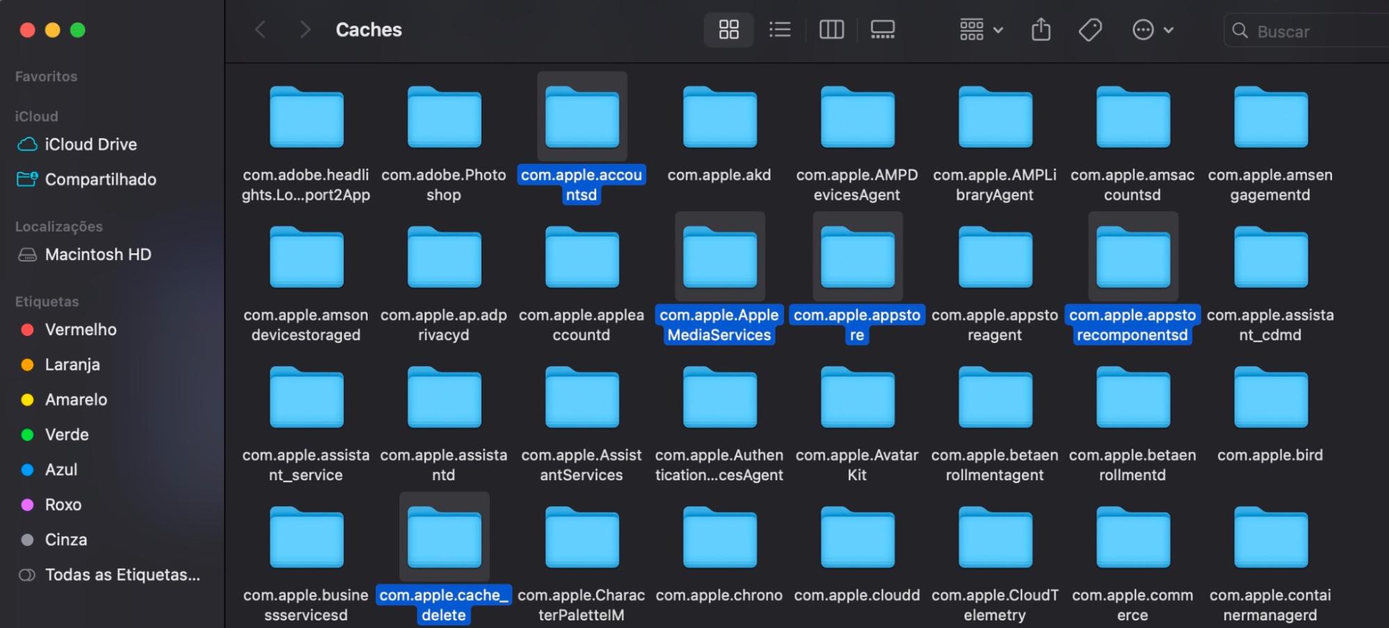 O Finder no Mac mostra a pasta Caches, onde todos os arquivos temporários de log são armazenados. Selecione os arquivos que você deseja excluir.