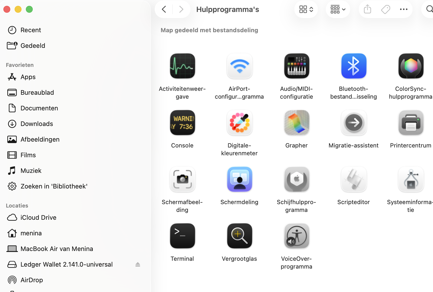 Selecteer je schijf en voer EHBO uit. Klik in het scherm van de herstelmodus om Schijfhulpprogramma te openen. Als je het niet ziet, ga dan naar Hulpprogramma’s > Schijfhulpprogramma in de menubalk.