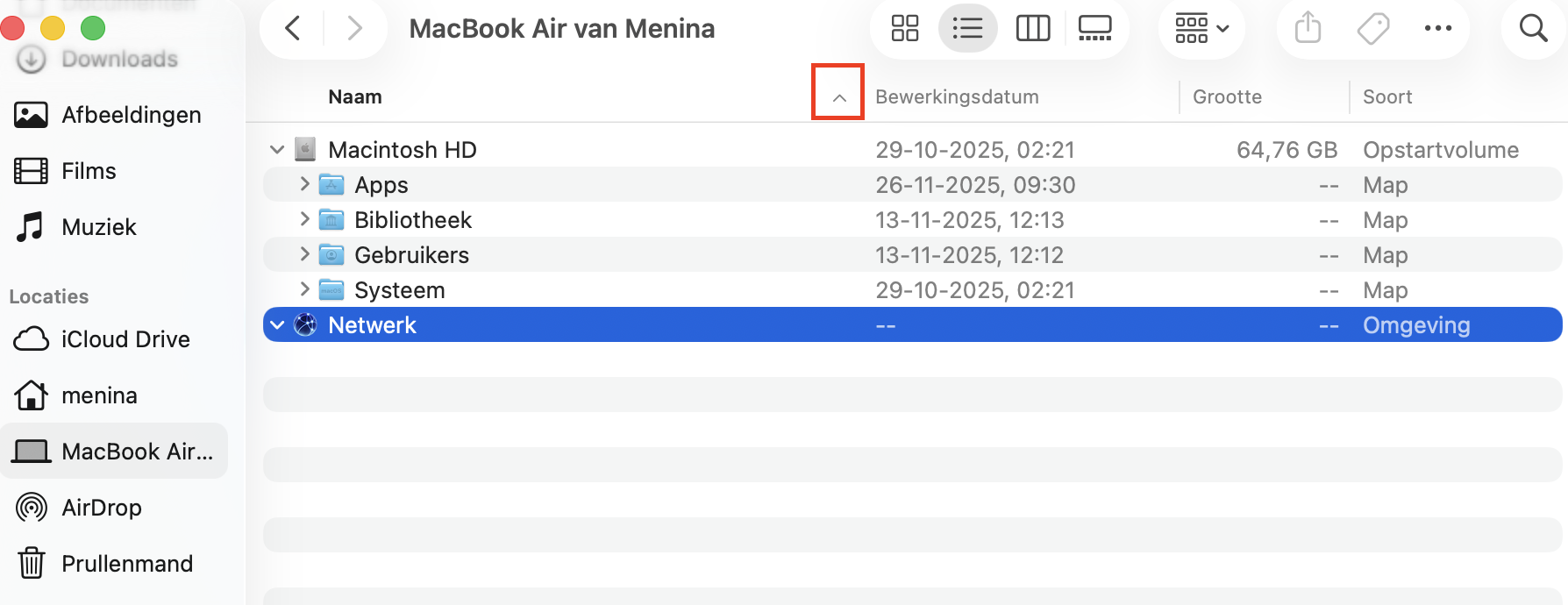 Voordat je externe schijven loskoppelt, moet je ze uitwerpen in macOS om gegevensverlies te voorkomen. Klik op het uitwerpicoon om dit te doen.