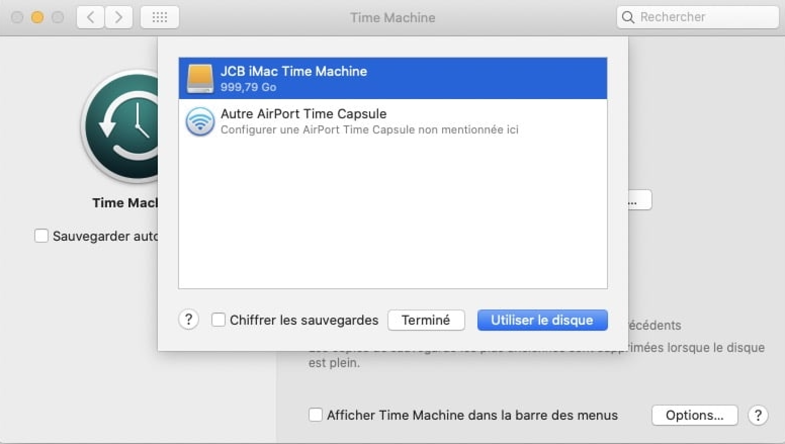 Une fois votre Time Capsule connectée, vous pouvez la sélectionner dans Time Machine, tout comme n’importe quel disque externe. Une fois votre Time Capsule connectée, vous pouvez la sélectionner dans Time Machine, tout comme n’importe quel disque externe.