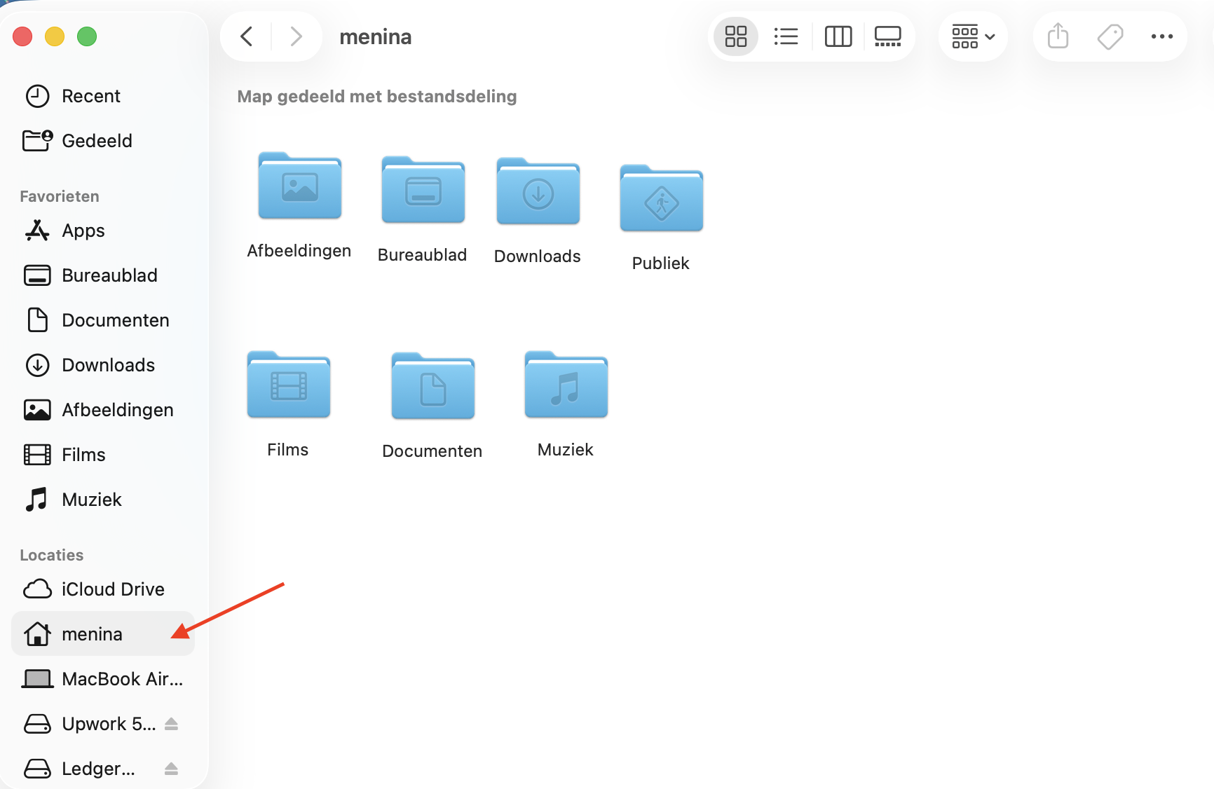 Finder op Mac met een externe schijf. Klik op de verwijderknop om de schijf veilig los te koppelen wanneer je klaar bent.
