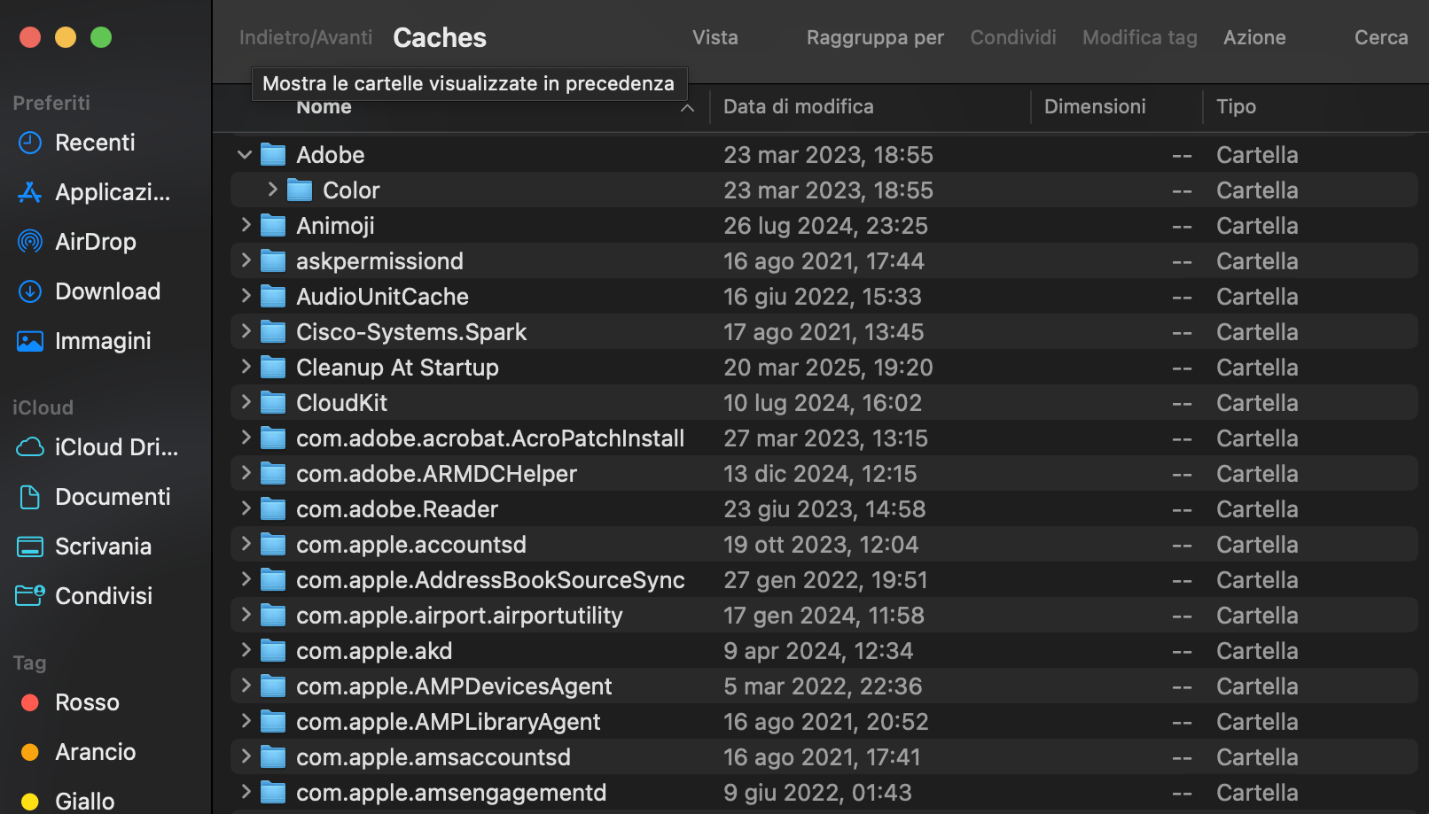 Puoi ridurre i dati di sistema sul Mac trascinando le cartelle della cache nel Cestino. In questo modo, si spera che anche le prestazioni del tuo Mac migliorino.