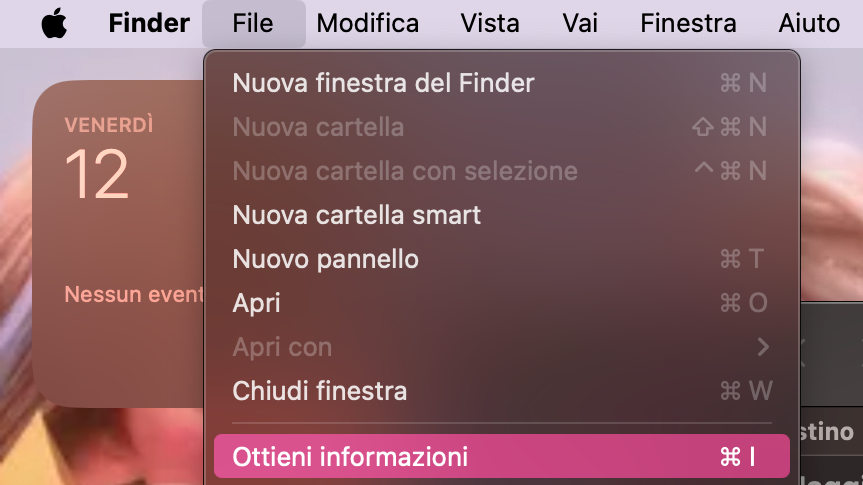 Finder su Mac che mostra il menu File. Seleziona Ottieni informazioni mentre la cartella Cestino è aperta per visualizzare ulteriori informazioni, incluse le sue dimensioni.