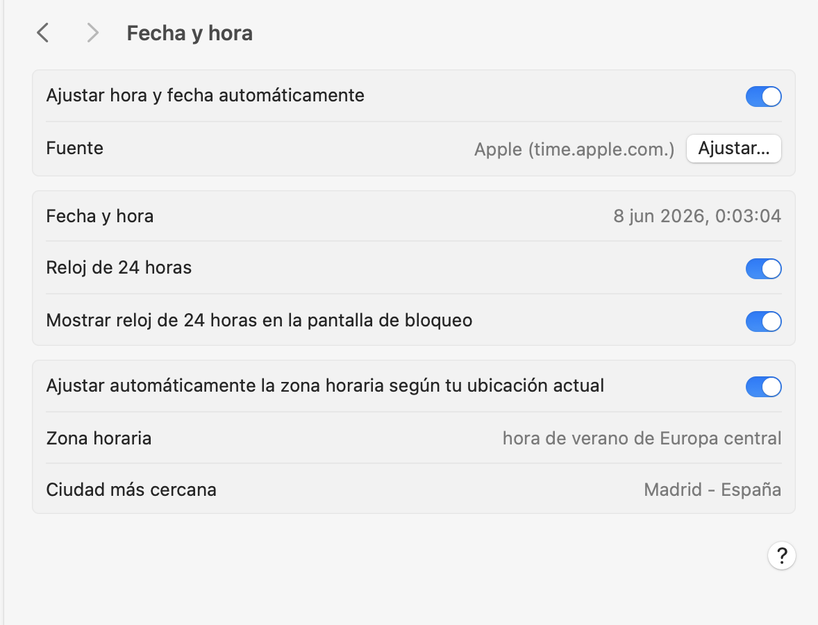 Aquí puedes elegir activar Ajustar la fecha y la hora automáticamente para una sincronización automática con los servidores de hora de internet, o configurar la fecha y la hora manualmente si es necesario. Tras ajustar estas opciones, reinicia tu Mac para aplicar los cambios.