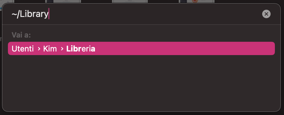 Nella barra dei menu di macOS, seleziona Vai, poi Vai alla cartella. Usa questa funzione per accedere alla tua Libreria. Da lì potrai eliminare eventuali file sospetti.