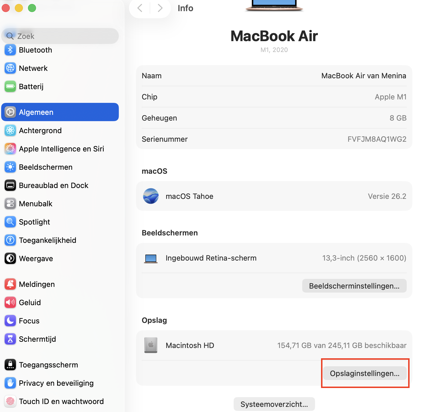 Ga in Systeeminstellingen van macOS naar Algemeen en klik vervolgens op Info. Scroll daarna omlaag en klik op Opslaginstellingen.