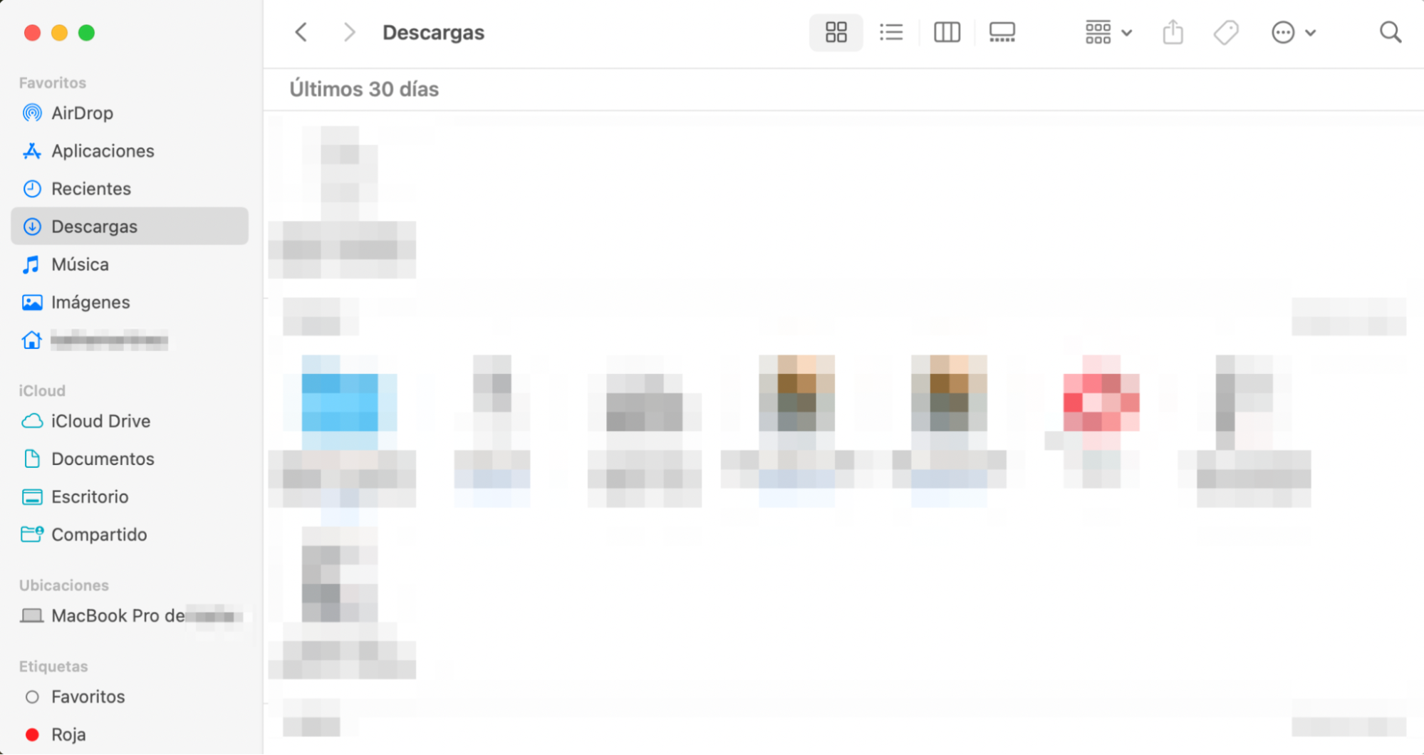 Para encontrar las fotos descargadas, ve al Finder en la barra de tareas de tu Mac y, a continuación, haz clic en Descargas en el panel izquierdo.