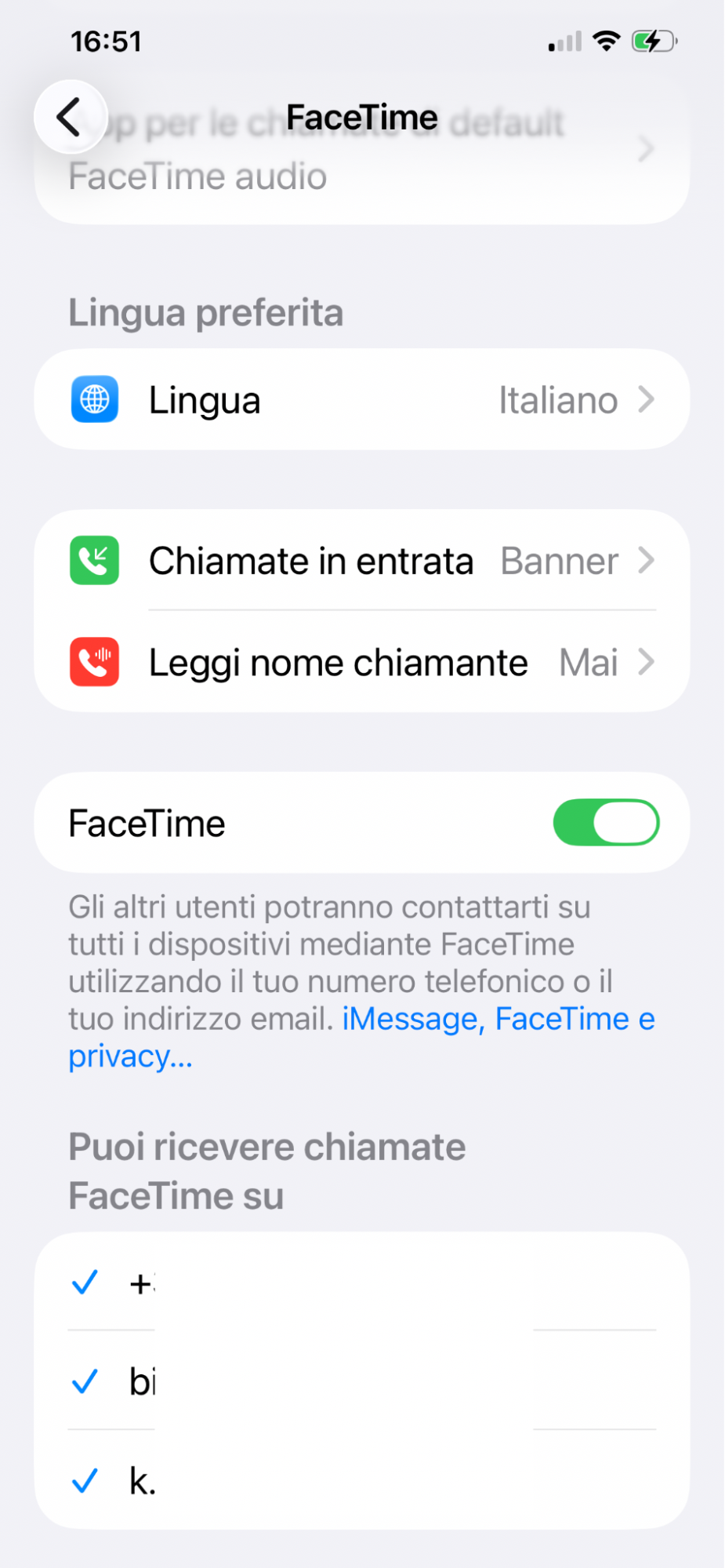 Per controllare il numero di telefono su iPad o iPhone, vai in Impostazioni, seleziona FaceTime e scorri verso il basso per vedere quali numeri e indirizzi email sono in uso.