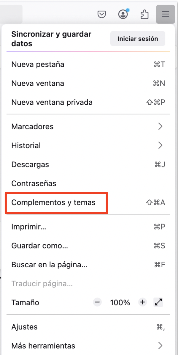 Para que Adobe Flash Player funcione en Mozilla Firefox, primero tendrás que abrir el navegador Firefox en tu dispositivo Mac y hacer clic en los tres puntos. A partir de ahí verás otra lista en la que tendrás que hacer clic en Complementos y temas.