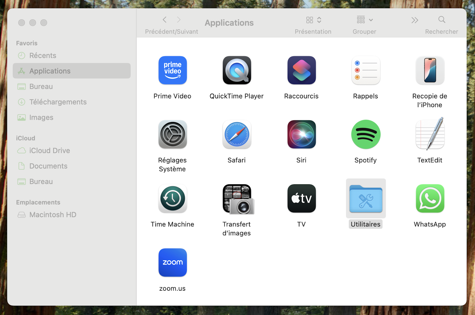 Vous pouvez également tenter de régler votre problème de clé USB non détectable avec Terminal. Pour cela, ouvrez la fenêtre Finder et rendez-vous dans le dossier Utilitaires.