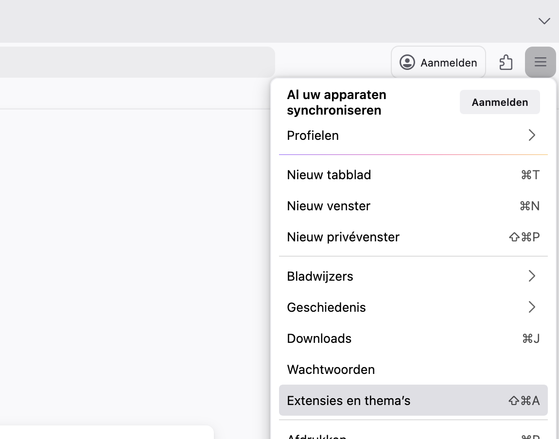 Om extensies in Firefox op je Mac te vinden en te verwijderen, klik je op het hamburgermenu en kies je ‘Add-ons en thema’s’ in het uitklapmenu.