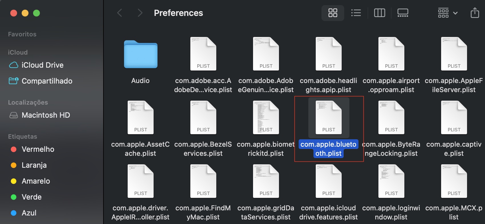 O próximo passo no processo de exclusão dos arquivos .plist para corrigir problemas de Bluetooth no Mac é localizar os arquivos-alvo. Para isso, procure o arquivo com.apple.Bluetooth.plist e exclua-o. Às vezes, há arquivos com o nome com.apple.Bluetooth seguido de uma combinação de letras e números. Certifique-se de excluir esses arquivos também e, em seguida, reinicie o computador.