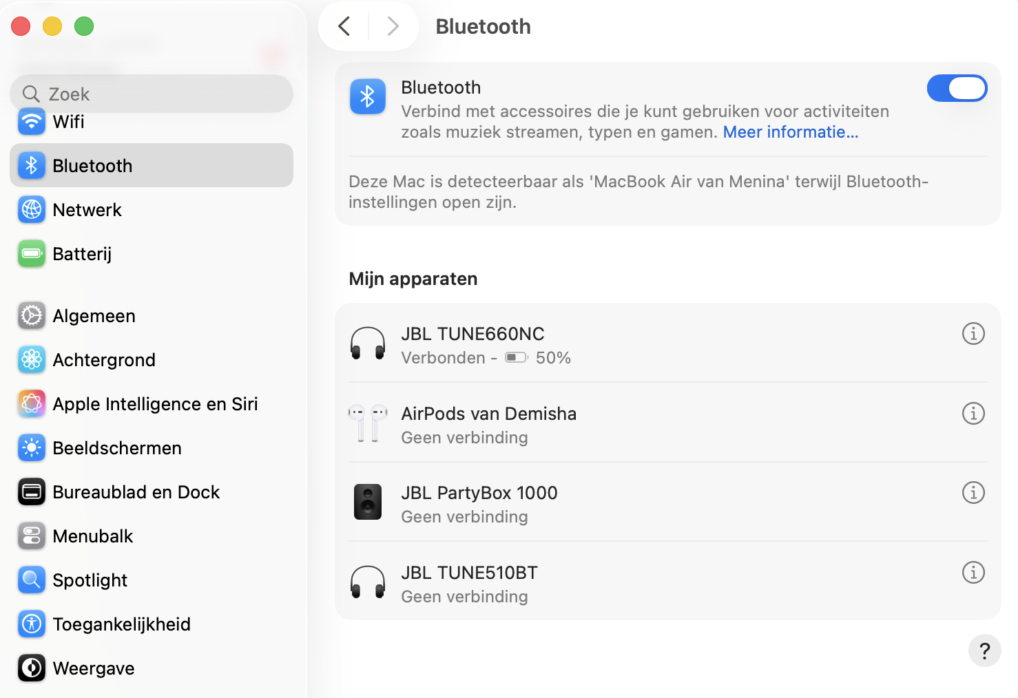 Om een probleem met Bluetooth op te lossen, koppel je je apparaat opnieuw met je Mac. Ga hiervoor naar het Apple-menu, kies Systeemvoorkeuren en klik vervolgens op Bluetooth.