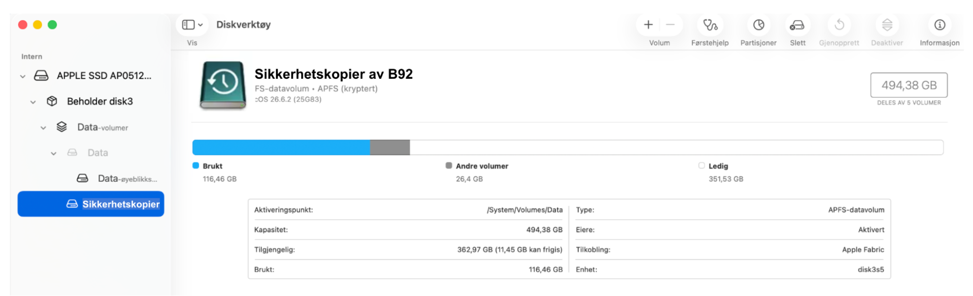 For å kjøre Førstehjelp på MacBooken og finne og løse relaterte tekniske problemer, bruk hurtigtasten Cmd + 2 eller velg Vis > Vis alle enheter.