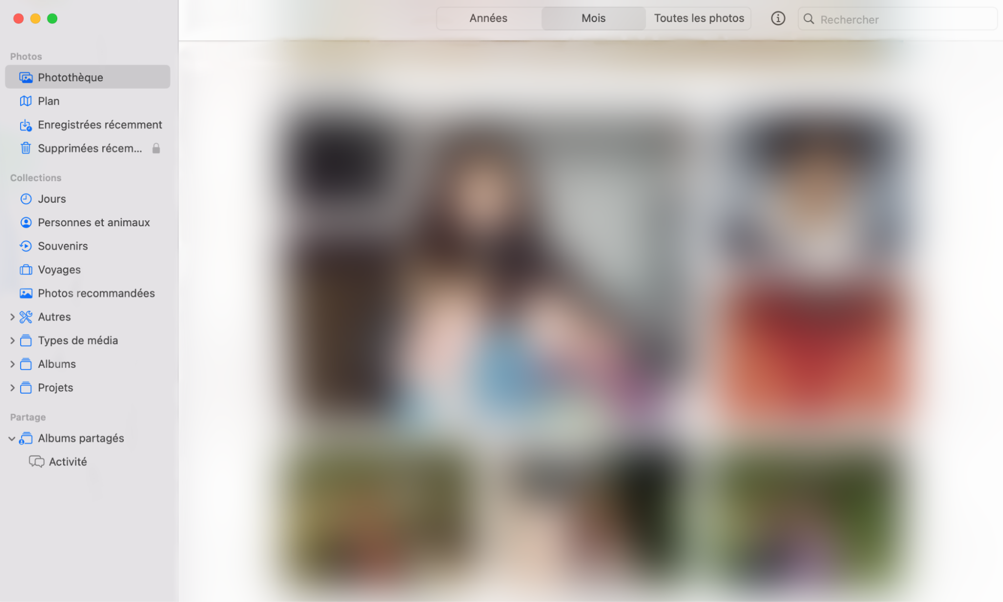 Ouvrez la Photothèque, où sont stockées vos photos. Faites dérouler la liste pour les voir toutes apparaître.