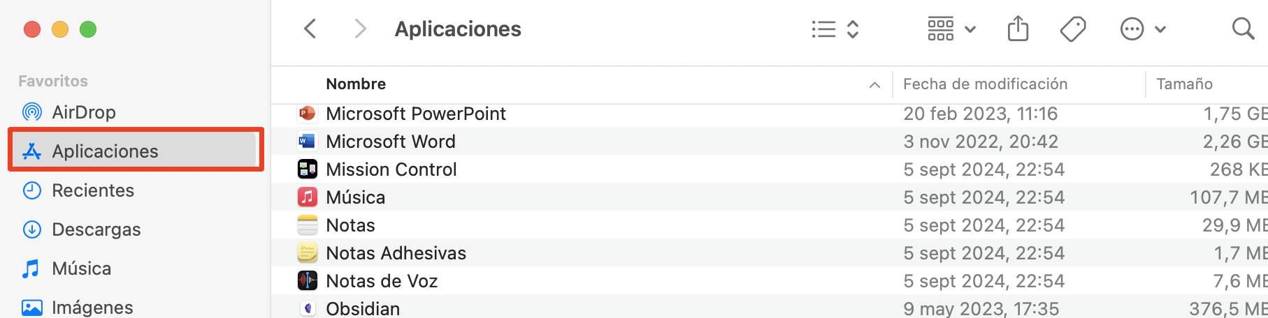 Ve a Aplicaciones en el Finder y selecciona la aplicación problemática para abrirla con Rosetta. Este es uno de los pasos que hay que seguir para solucionar el problema de una aplicación que no se abre en un Mac.