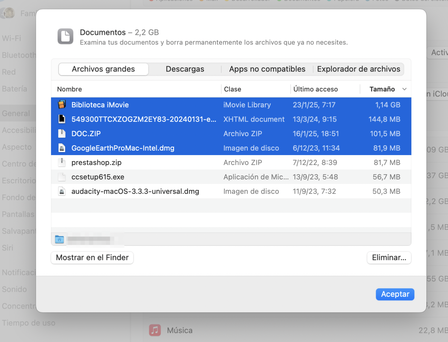 Seleccione los archivos que deseas eliminar de tu Mac y haz clic en Eliminar.