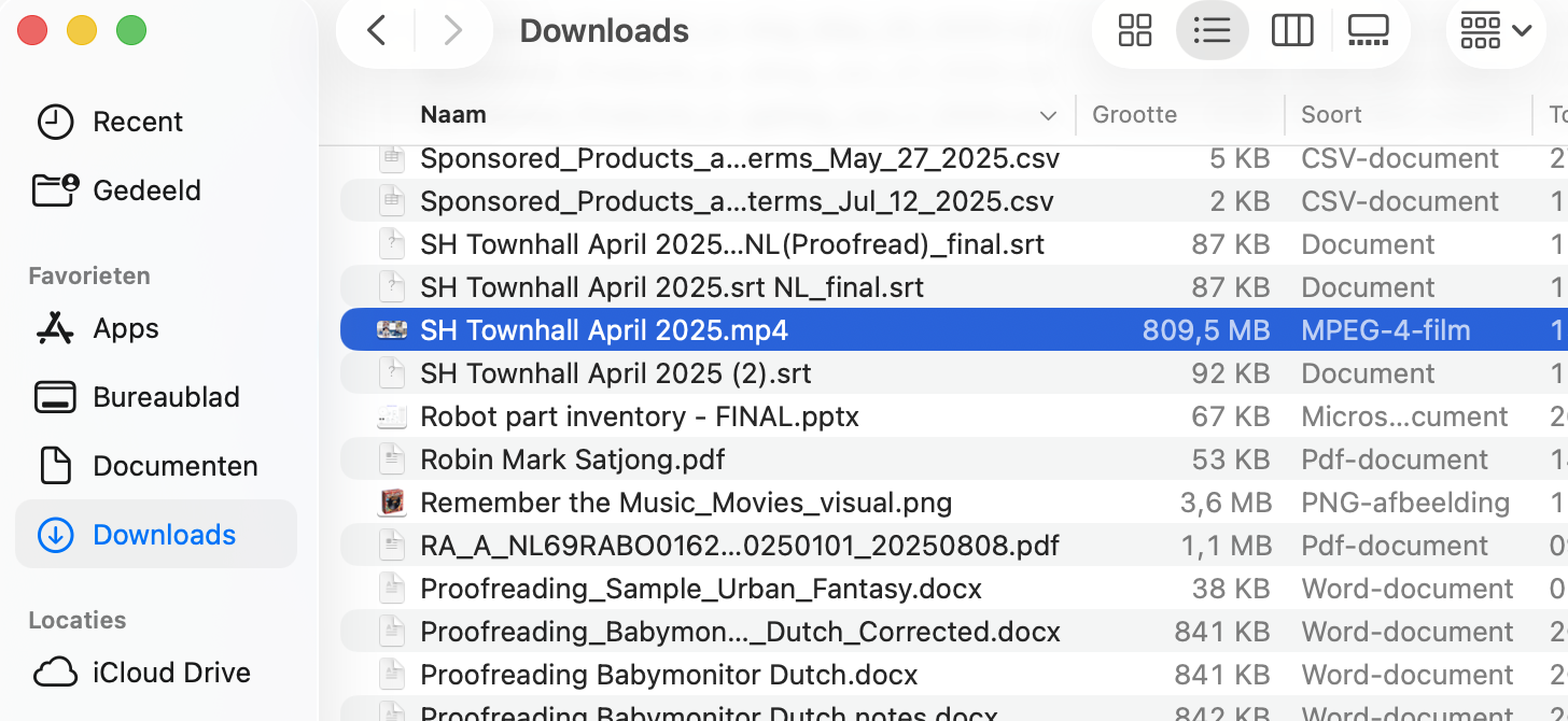 Maak de map Downloads schoon door deze via Finder te openen, selecteer de overbodige bestanden en verplaats ze naar de Prullenmand.