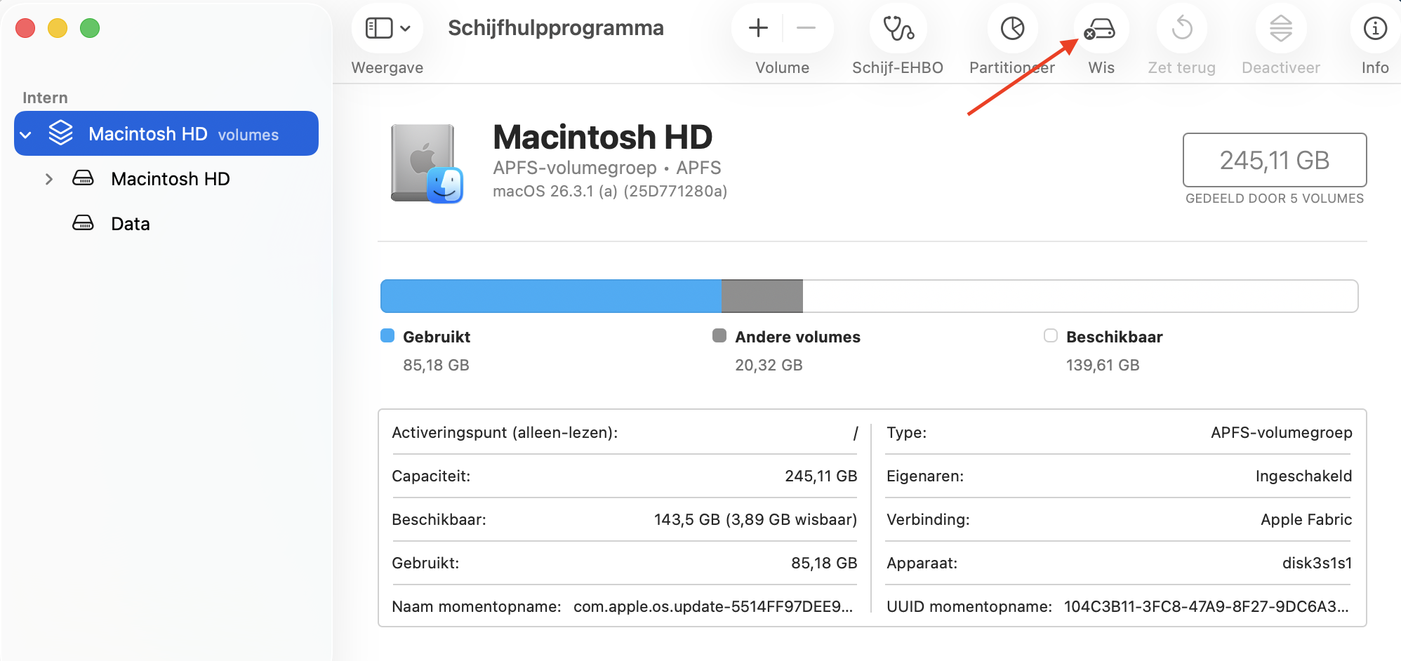 Schijfhulpprogramma op de Mac toont de opstartschijf geselecteerd. Klik op de knop ‘Wis’ om alle gegevens te verwijderen.