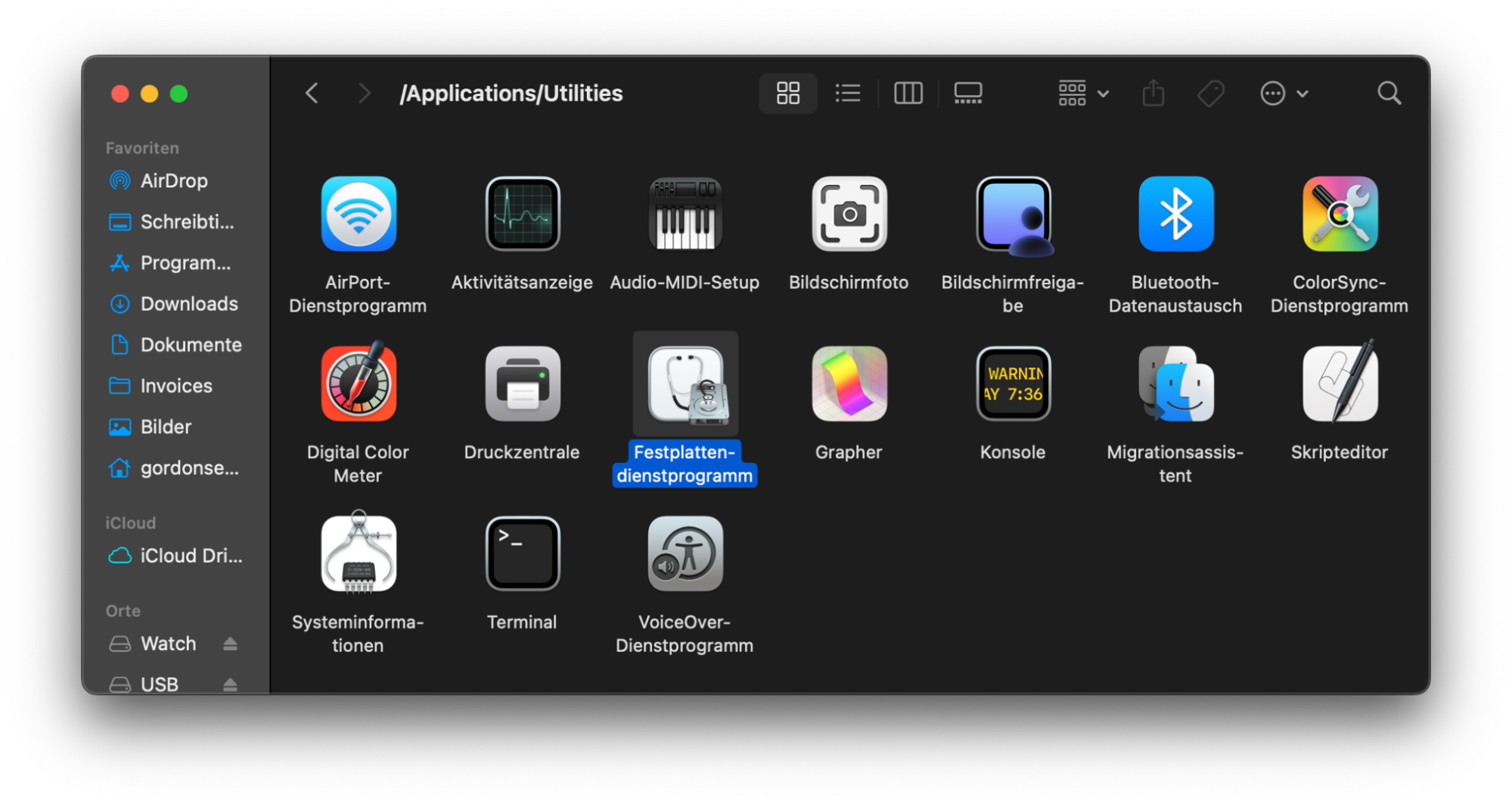 Verwenden Sie die Erste Hilfe, um das Problem zu beheben, dass Ihr Flash-Laufwerk nicht auf einem Mac angezeigt wird. Öffnen Sie dazu zunächst die Anwendung Festplattendienstprogramm im Ordner Programme.
