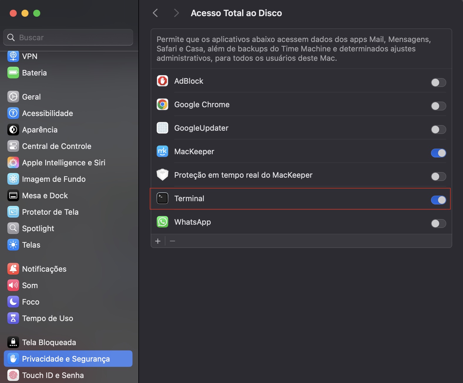 Na seção Acesso Total ao Disco, role para baixo na lista até encontrar o Terminal. Clique no ícone de alternância para ativá-lo.