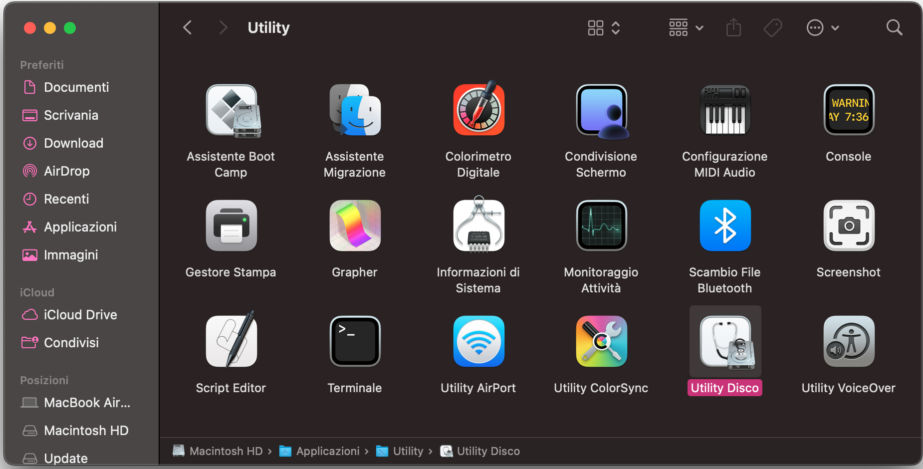 Usa il Finder del Mac per aprire Utility Disco. Ecco come fare: fai clic sull’icona del Finder nel Dock e seleziona Vai > Utility. Fai doppio clic sull’icona di Utility Disco. Troverai Utility Disco nella cartella /Applicazioni/Utility.