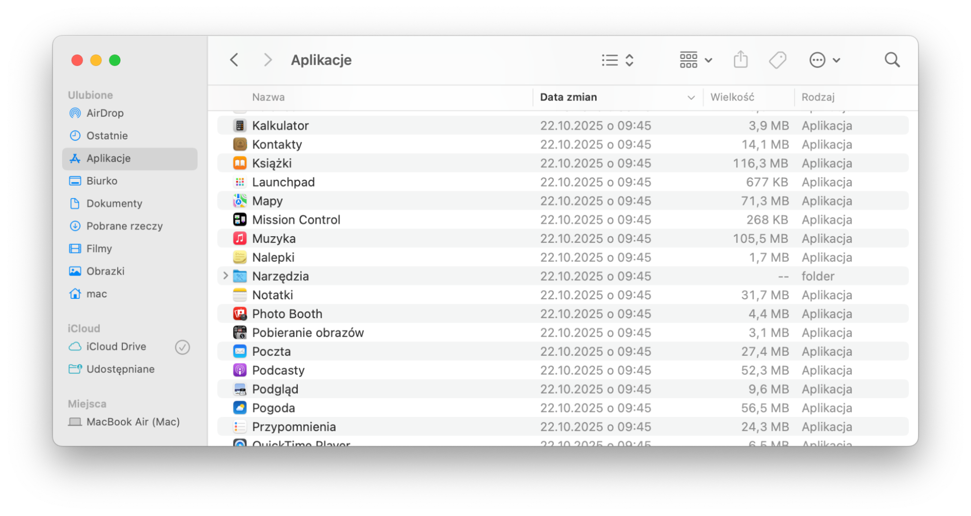 Sprawdź folder Aplikacje pod kątem aplikacji, które wyglądają podejrzanie lub których instalacji nie pamiętasz. Mogą one ukrywać wirusy.