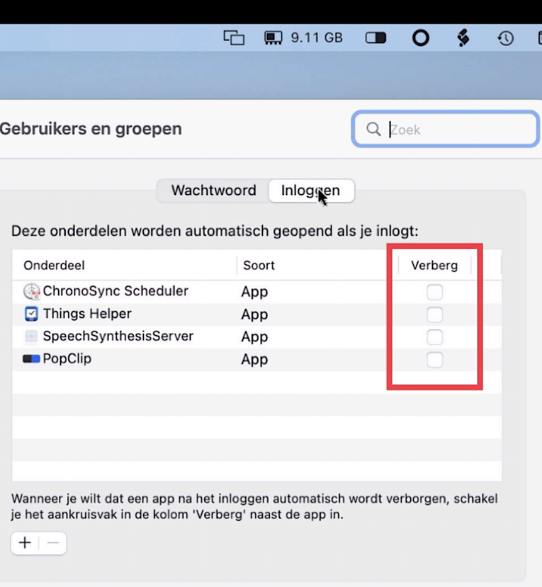 In het venster Gebruikers en groepen is het tabblad Inlogonderdelen geselecteerd om de lijst met opstartapps weer te geven. In elke rij, tegenover de naam van de app, vind je de optie om deze te verbergen door het selectievakje aan te vinken.