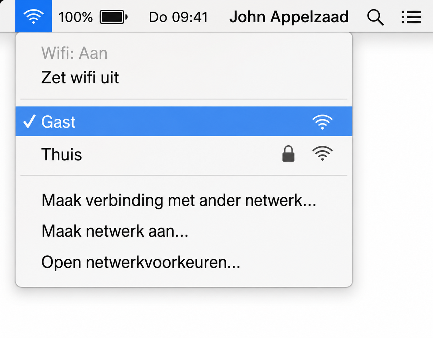 Om te controleren of je Mac correct met internet is verbonden, klik je op het wifi pictogram in de menubalk. Dit pictogram heeft de vorm van een ventilator of radarsymbool. Als het pictogram gevuld is, is je Mac verbonden met een netwerk. Is het leeg of staat er een streep doorheen, dan is er geen verbinding met een wifi-netwerk.