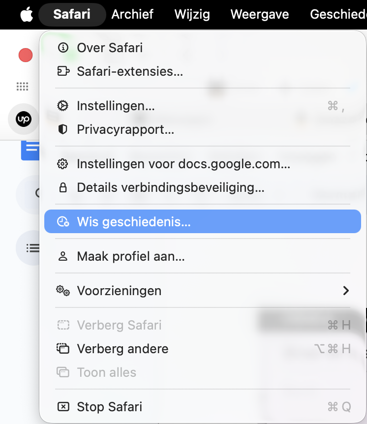 Om de browsegeschiedenis van Safari te wissen, open je de Safari-app en klik je op Geschiedenis > Wis geschiedenis.