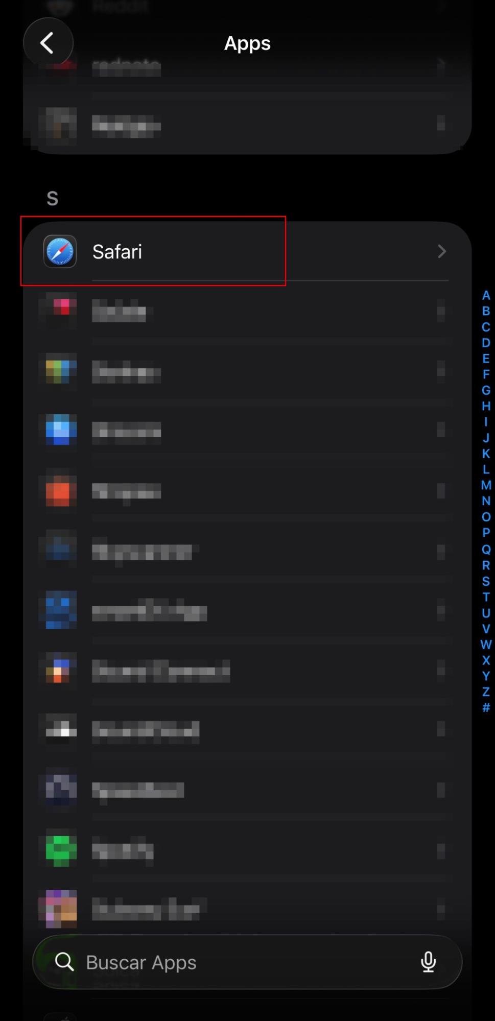 O aplicativo Ajustes no iPhone exibindo uma lista de todos os submenus. Toque em Safari para limpar o histórico e dados de sites.