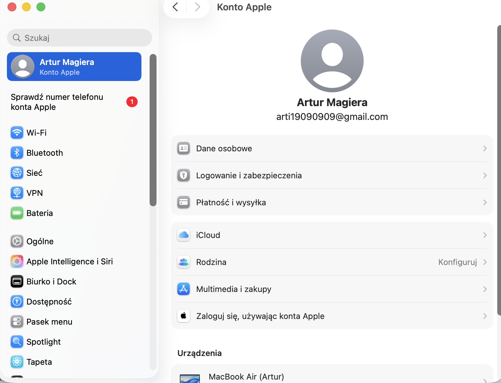 Menu Apple ID w Ustawieniach systemowych na Macu. Możesz zoptymalizować pamięć Maca, aby zwolnić miejsce bezpośrednio z menu iCloud.